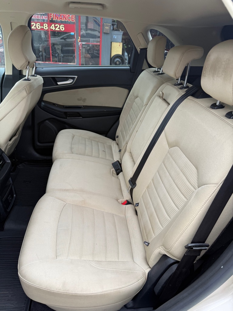 Photo 9 of this FORD EDGE