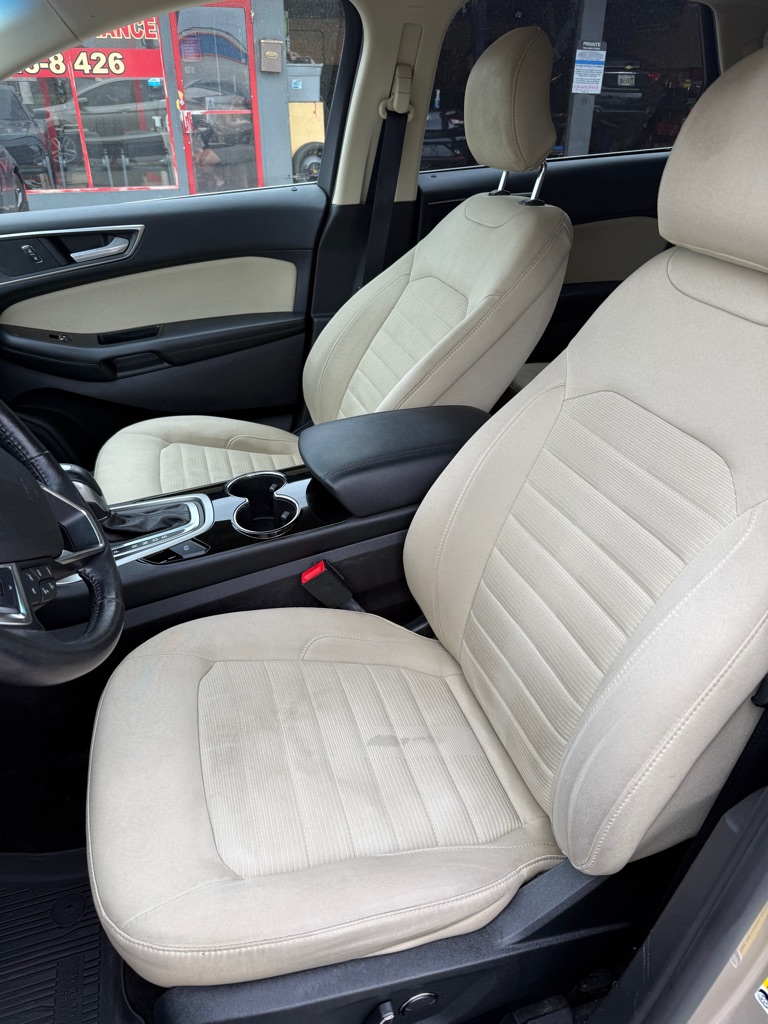 Photo 8 of this FORD EDGE