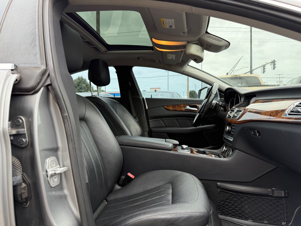 Photo 10 of this MERCEDES-BENZ CLS