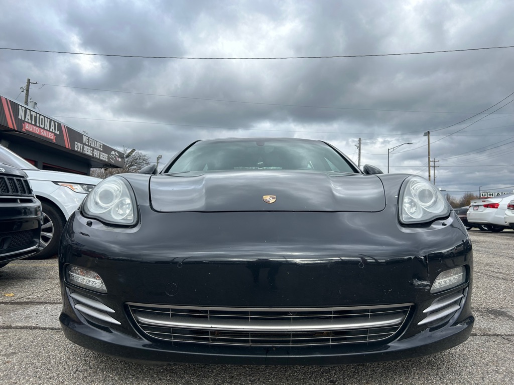 Photo 3 of this PORSCHE PANAMERA