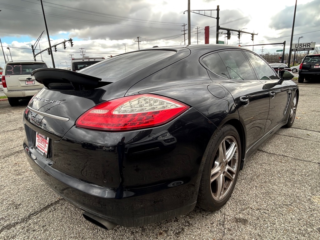 Photo 5 of this PORSCHE PANAMERA