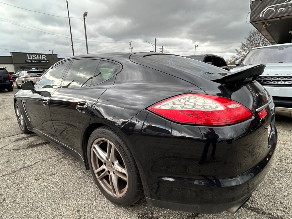 Photo 4 of this PORSCHE PANAMERA