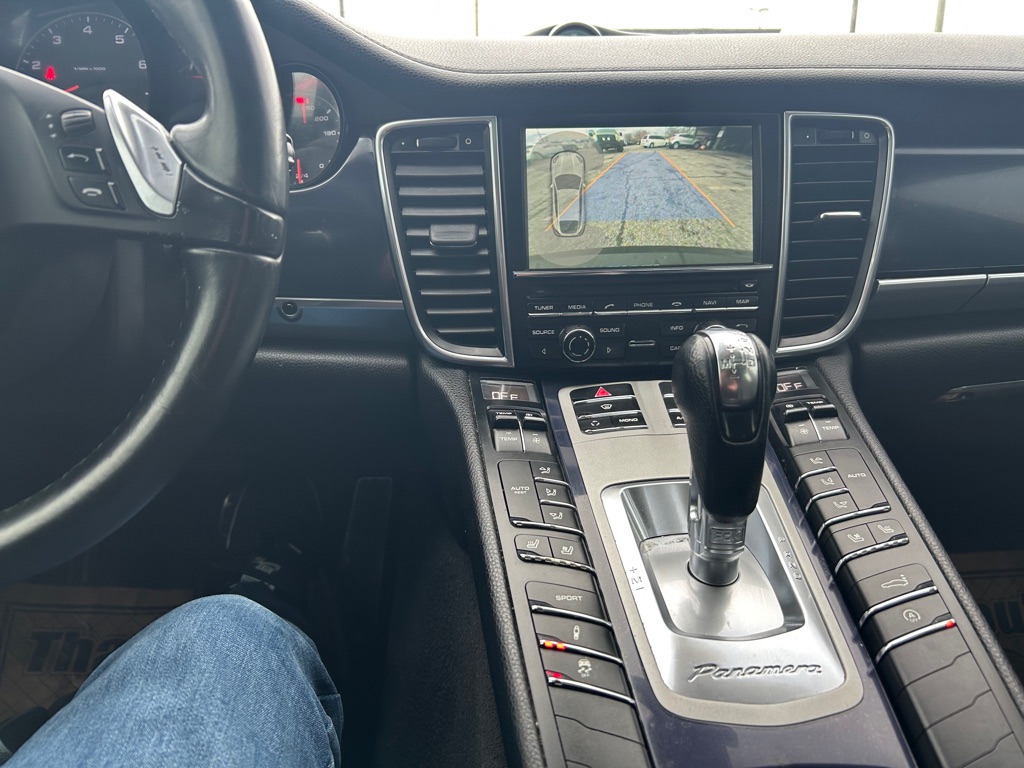 Photo 13 of this PORSCHE PANAMERA