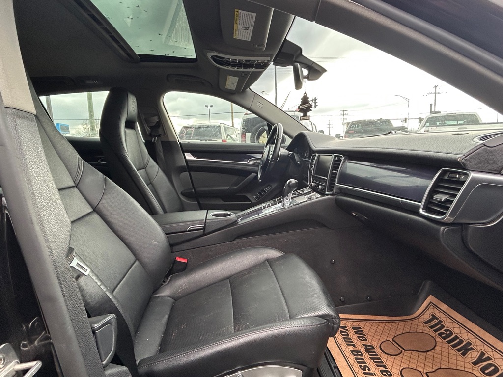 Photo 11 of this PORSCHE PANAMERA