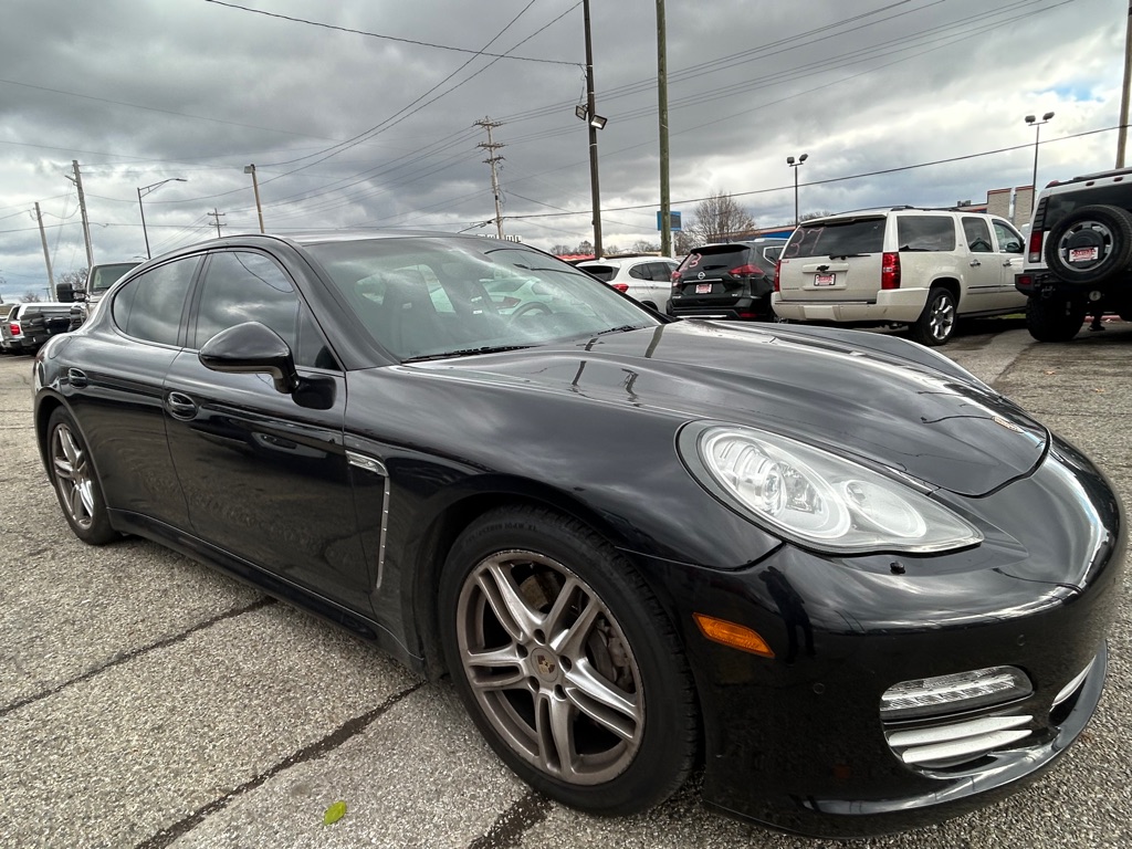 Photo 2 of this PORSCHE PANAMERA