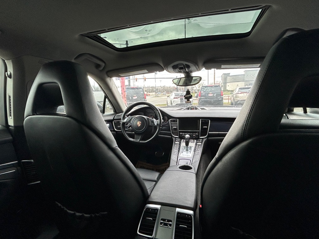 Photo 8 of this PORSCHE PANAMERA
