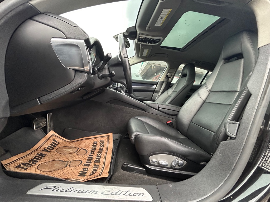 Photo 9 of this PORSCHE PANAMERA
