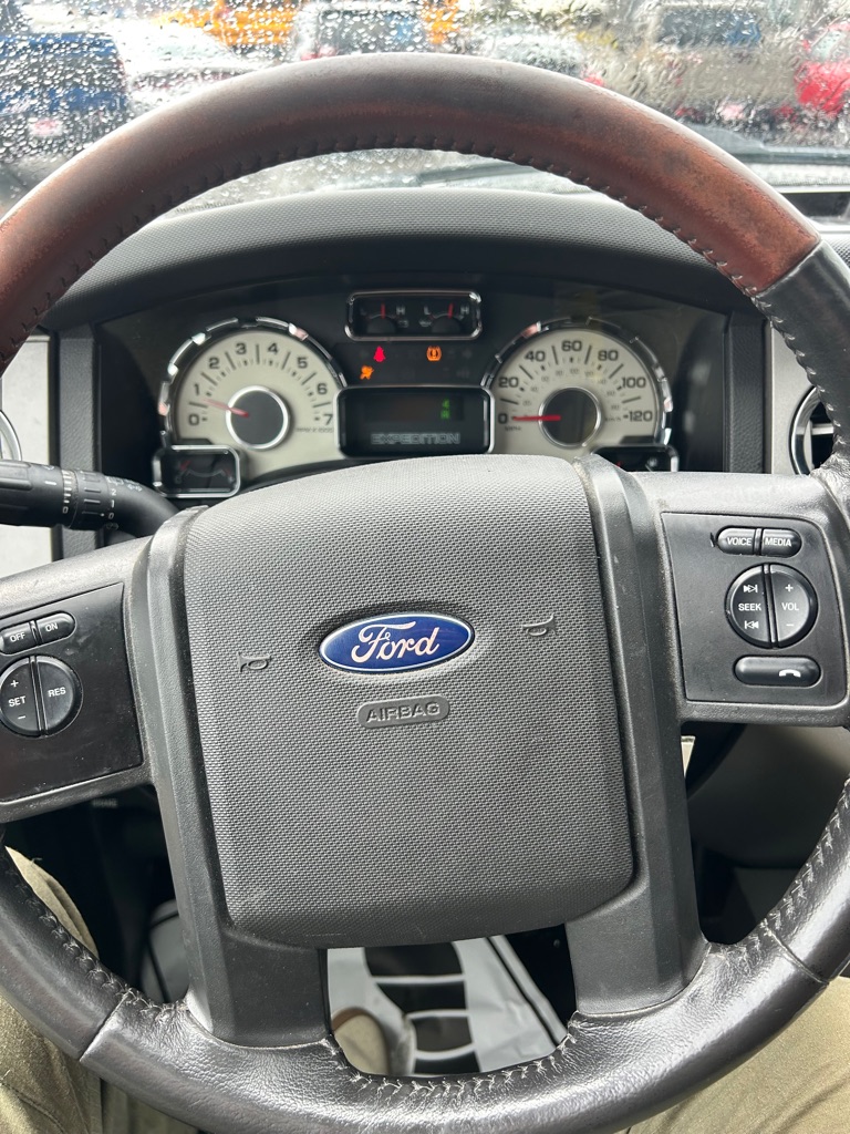 Photo 13 of this FORD EXPEDITION