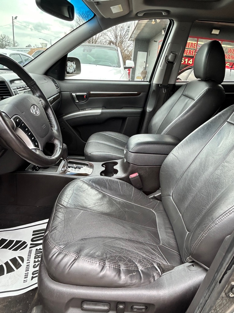 Photo 9 of this HYUNDAI SANTA FE