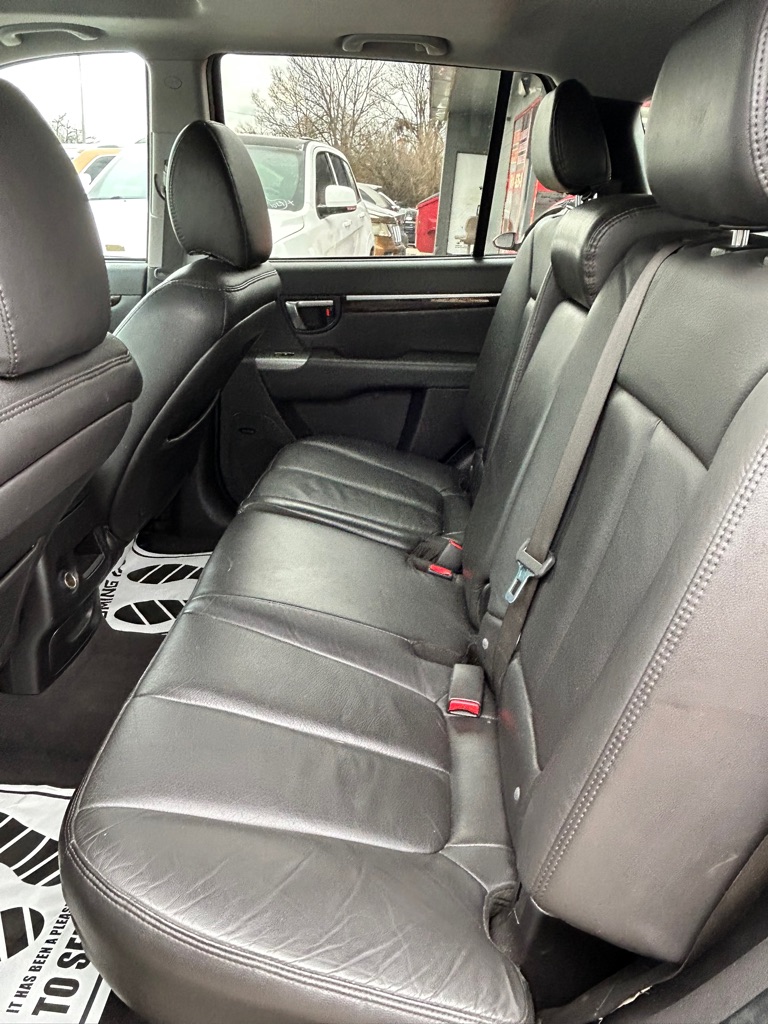 Photo 10 of this HYUNDAI SANTA FE