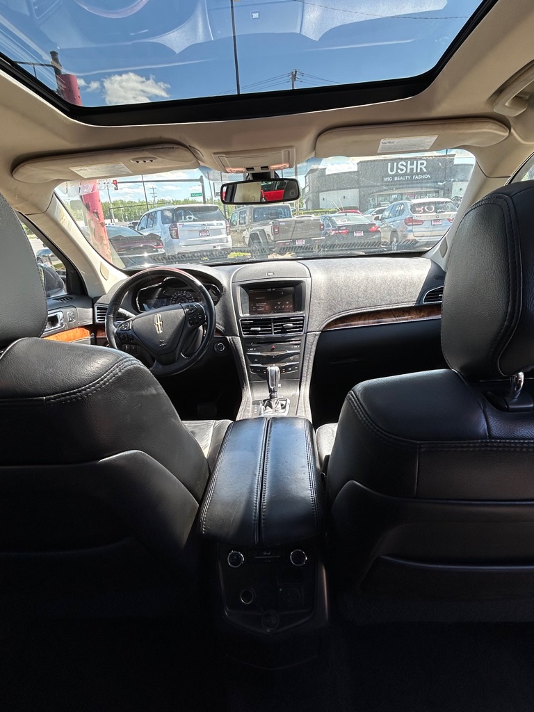 Photo 9 of this LINCOLN MKT