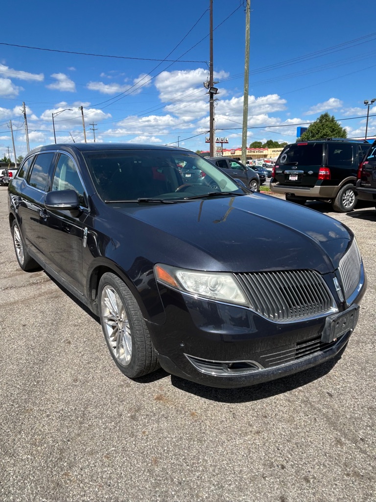 Photo 2 of this LINCOLN MKT