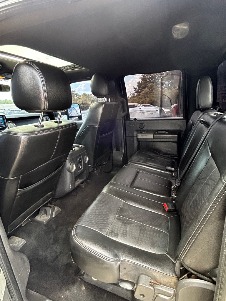 Photo 10 of this FORD F350