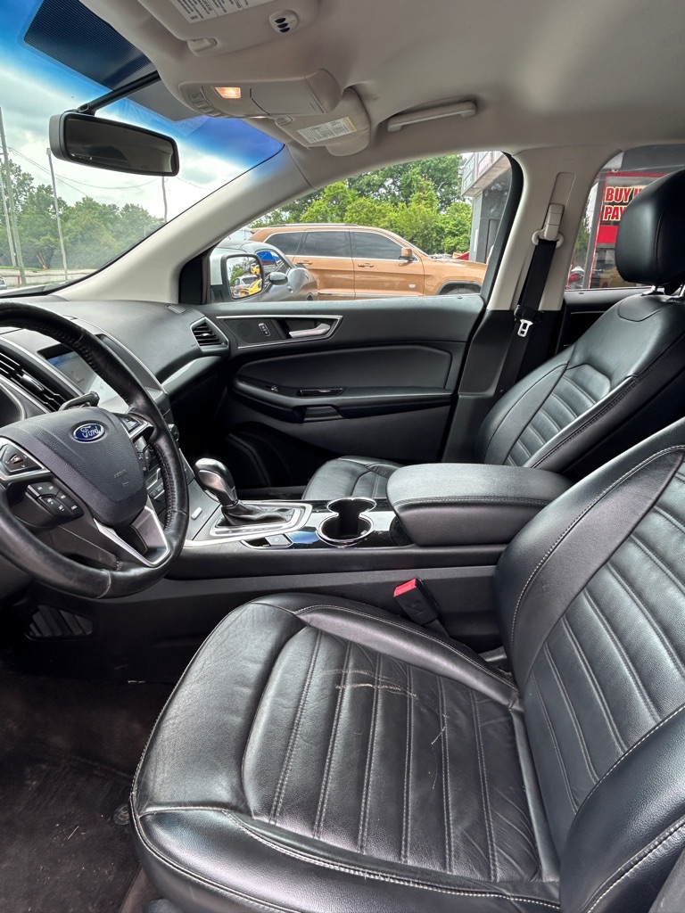 Photo 10 of this FORD EDGE