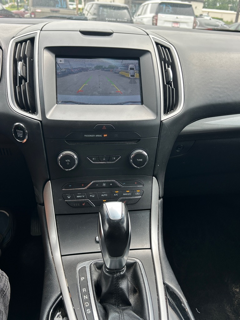 Photo 14 of this FORD EDGE