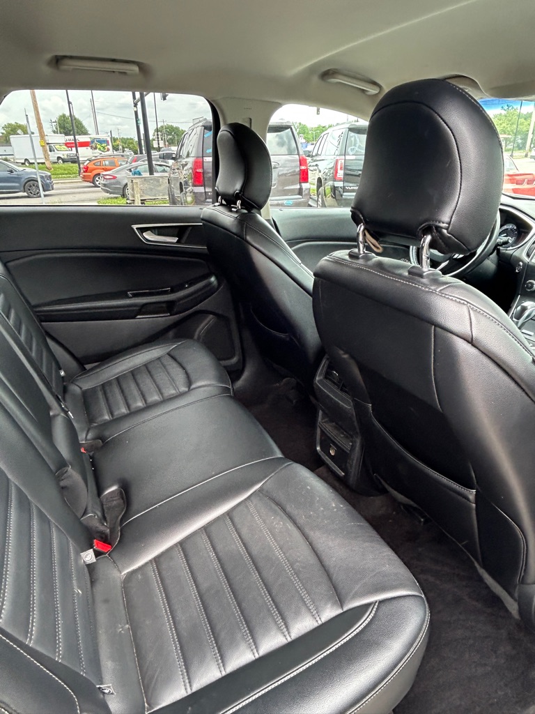 Photo 13 of this FORD EDGE