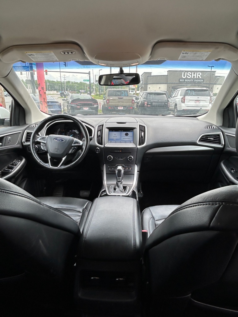 Photo 9 of this FORD EDGE