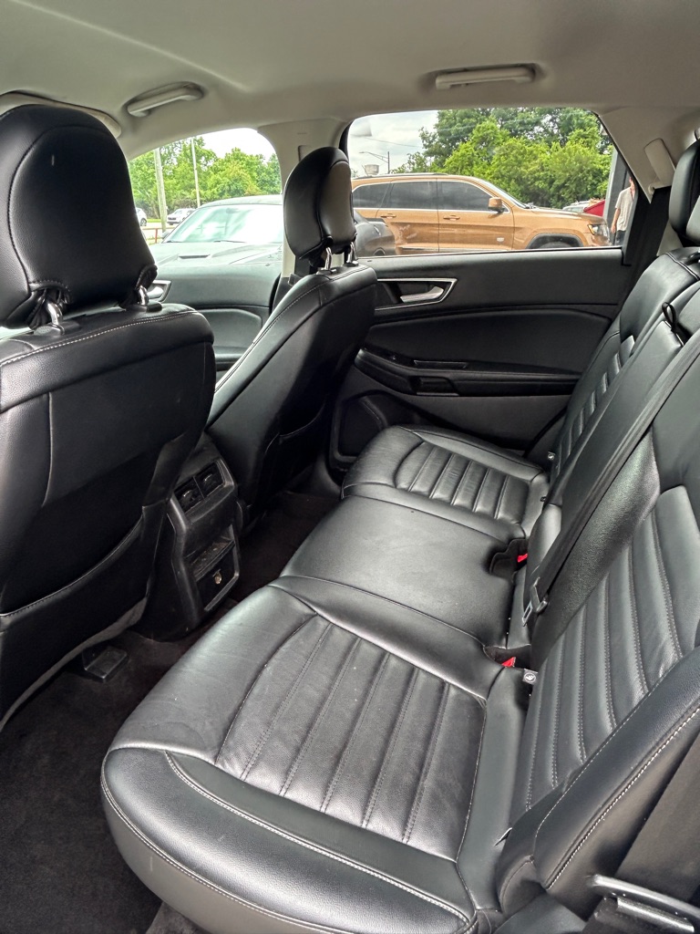 Photo 11 of this FORD EDGE