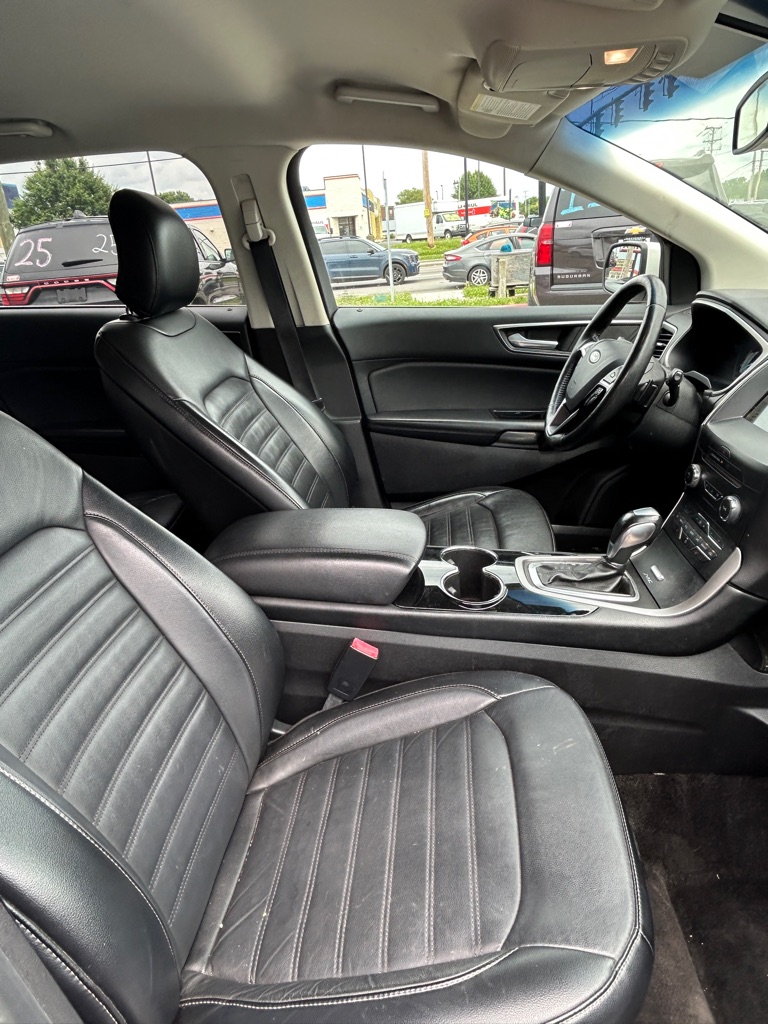 Photo 12 of this FORD EDGE