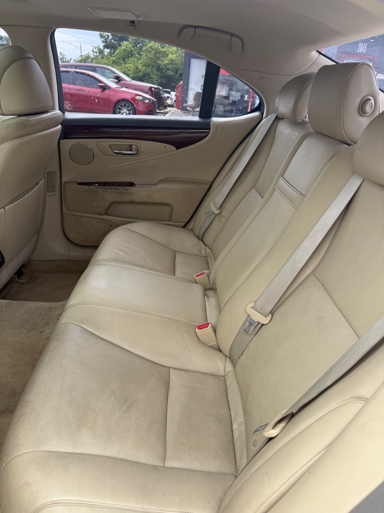 Photo 9 of this LEXUS LS