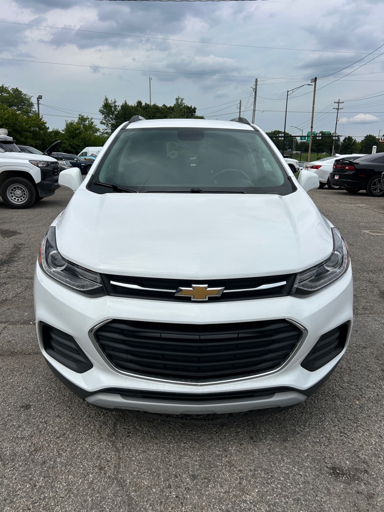 Photo 3 of this CHEVROLET TRAX