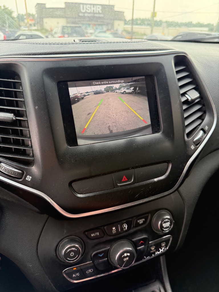Photo 10 of this JEEP CHEROKEE