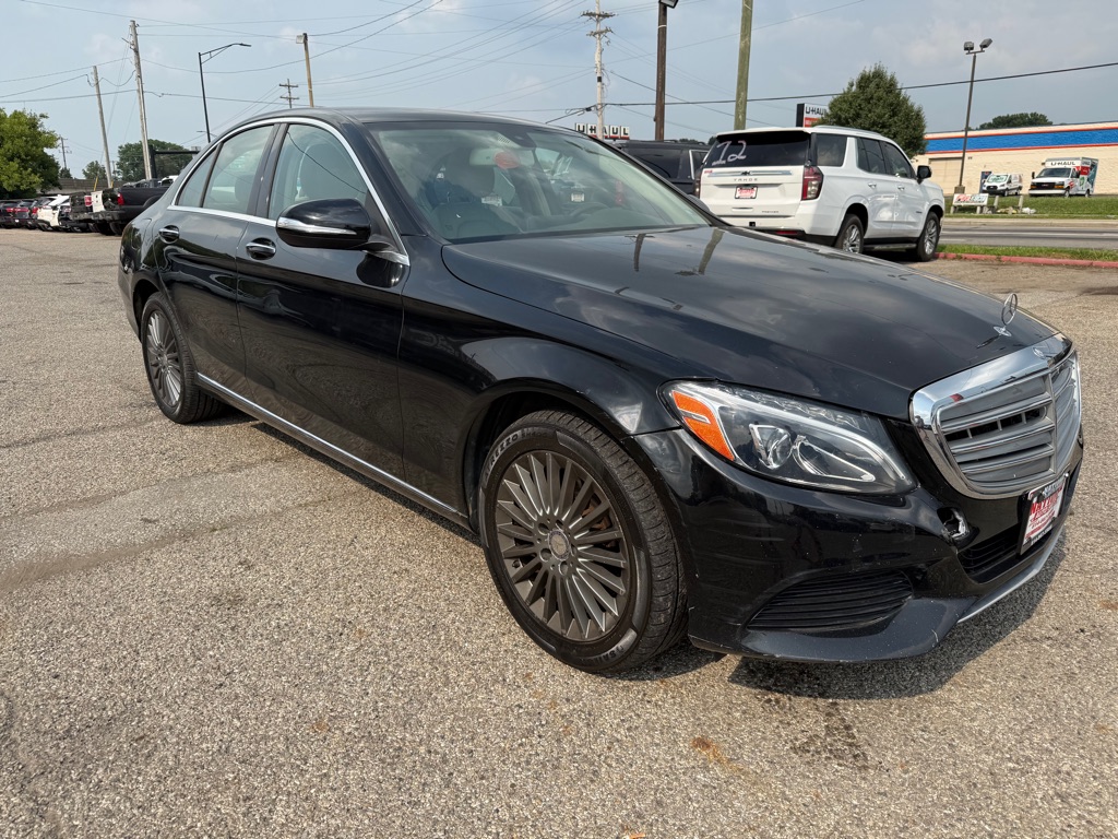 Photo 2 of this MERCEDES-BENZ C-CLASS
