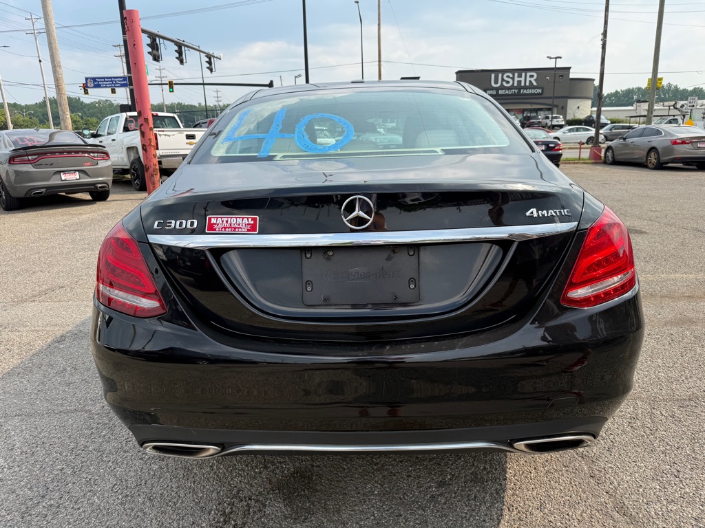 Photo 6 of this MERCEDES-BENZ C-CLASS