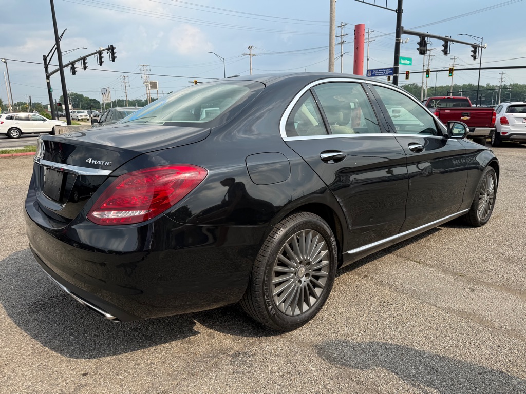 Photo 3 of this MERCEDES-BENZ C-CLASS