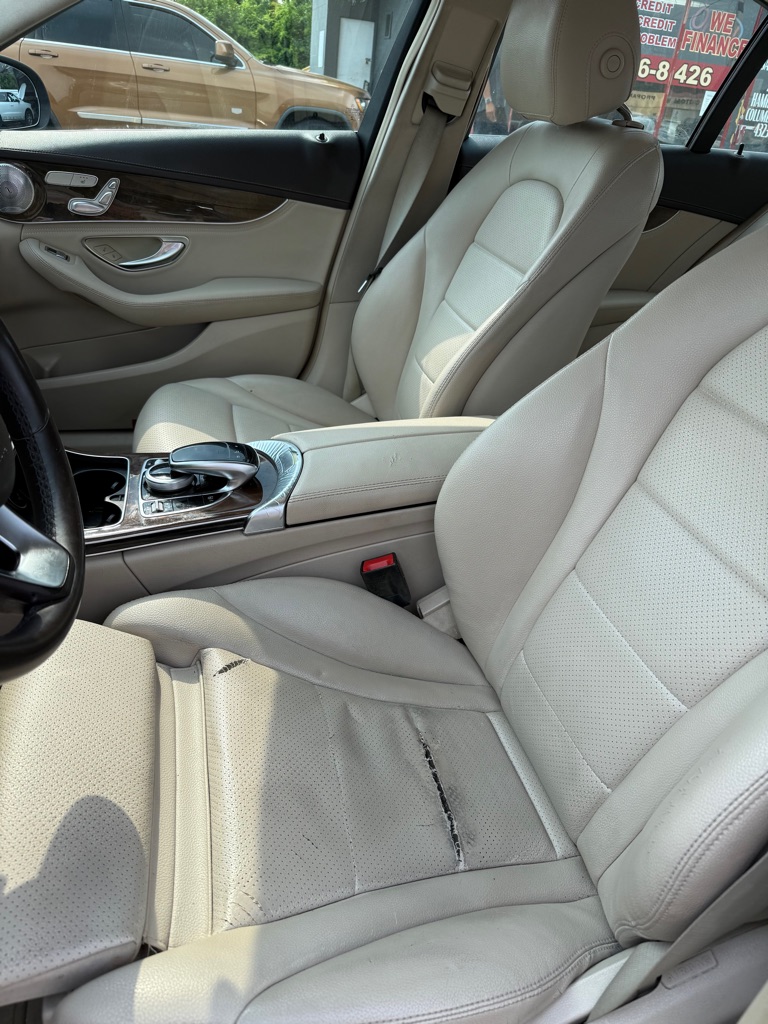 Photo 8 of this MERCEDES-BENZ C-CLASS