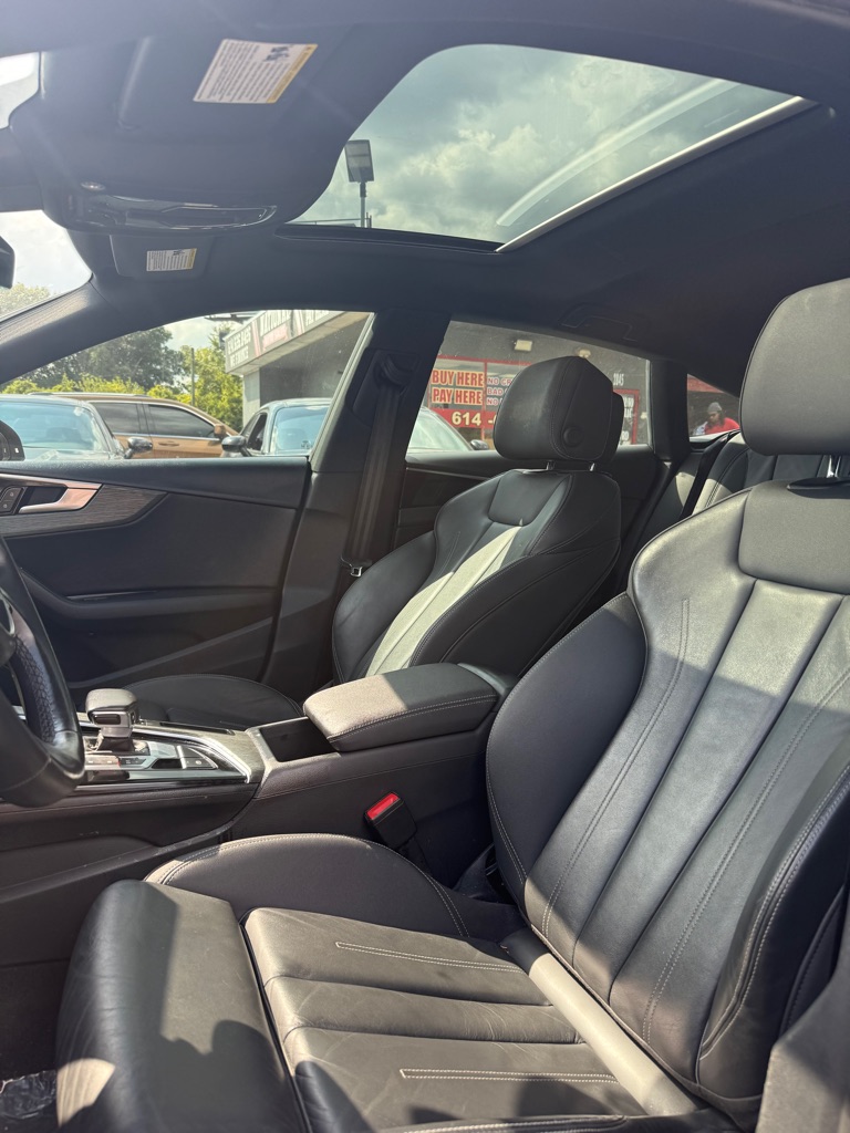 Photo 8 of this AUDI A5