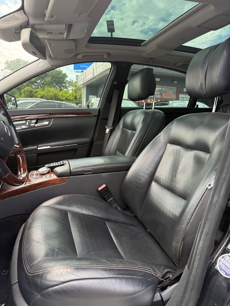 Photo 8 of this MERCEDES-BENZ S-CLASS