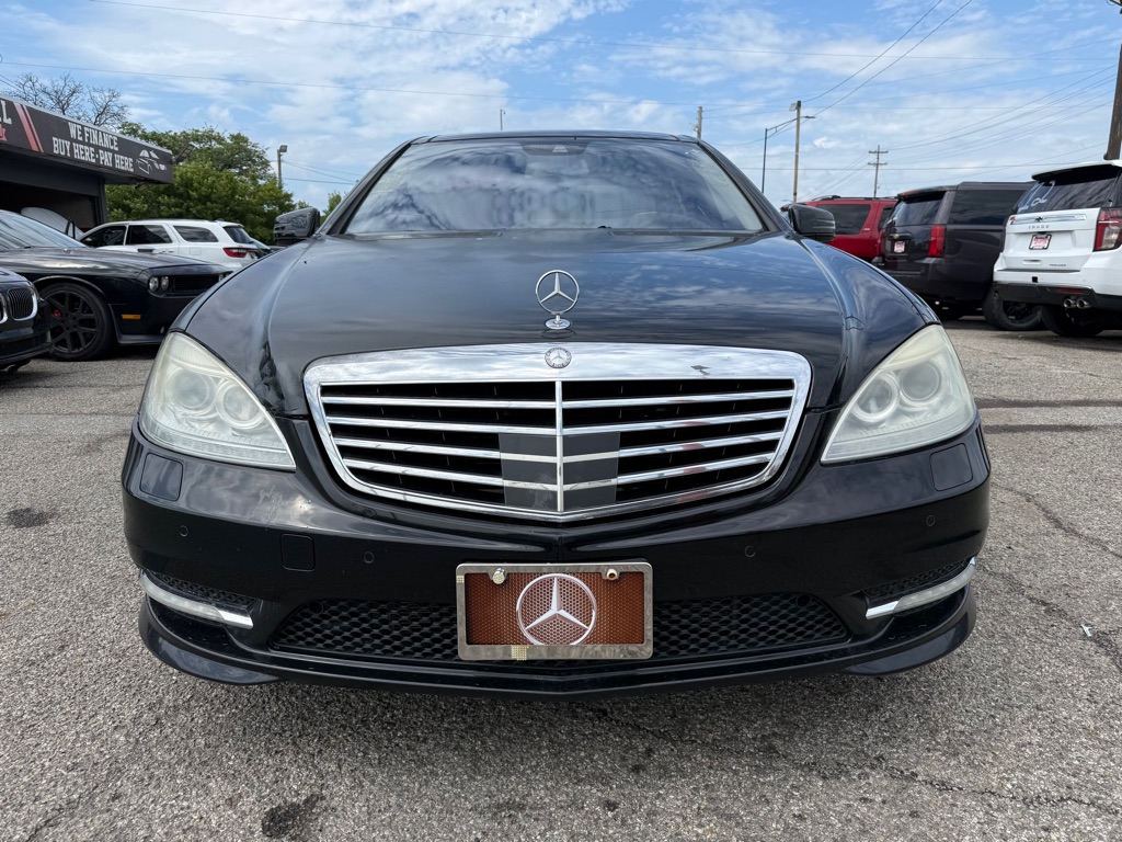 Photo 3 of this MERCEDES-BENZ S-CLASS
