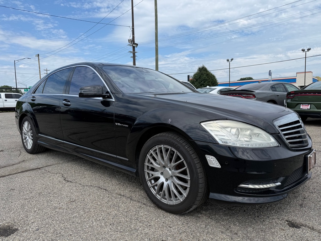 Photo 2 of this MERCEDES-BENZ S-CLASS