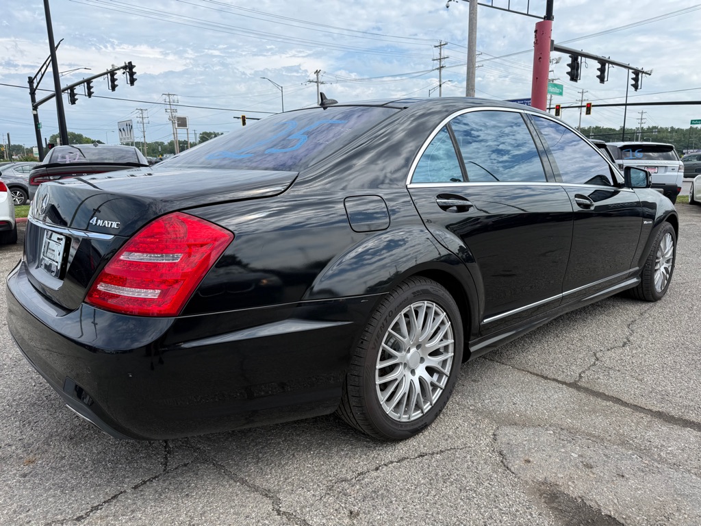 Photo 4 of this MERCEDES-BENZ S-CLASS