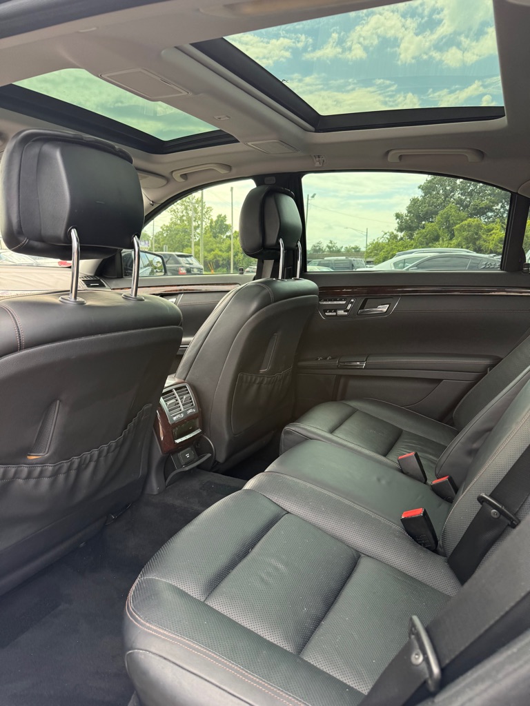 Photo 9 of this MERCEDES-BENZ S-CLASS