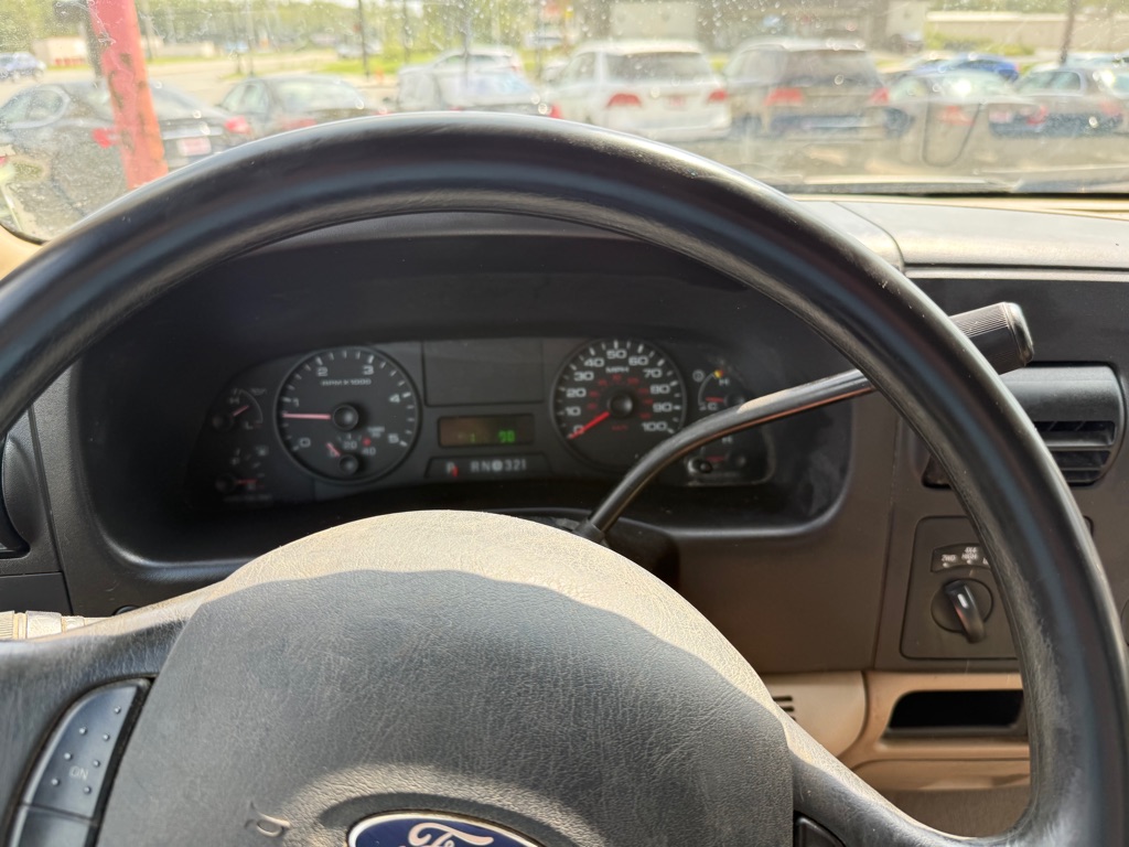 Photo 10 of this FORD F350