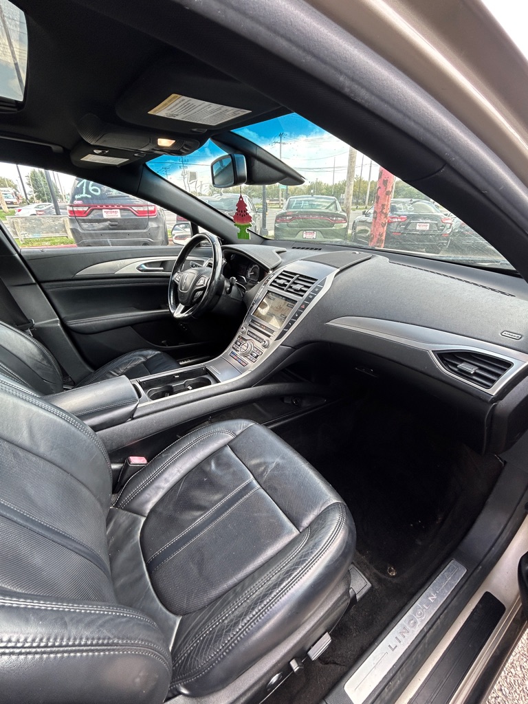 Photo 12 of this LINCOLN MKZ
