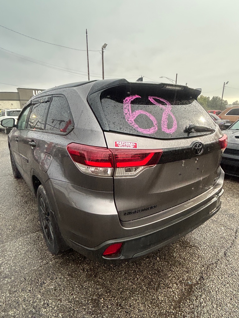 Photo 7 of this TOYOTA HIGHLANDER