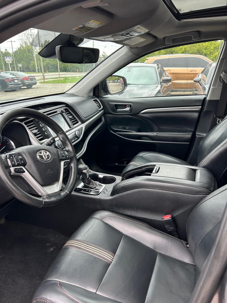 Photo 11 of this TOYOTA HIGHLANDER