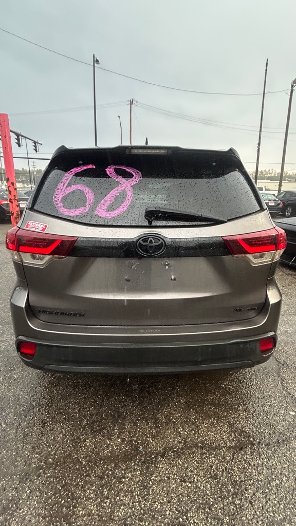 Photo 8 of this TOYOTA HIGHLANDER