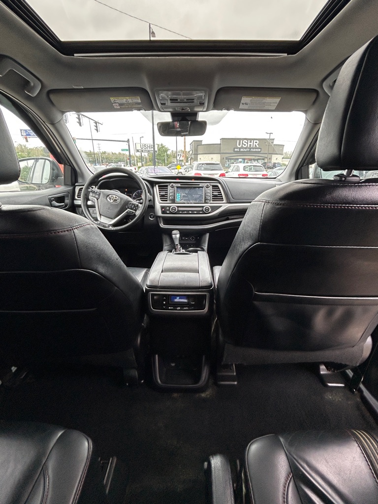 Photo 10 of this TOYOTA HIGHLANDER