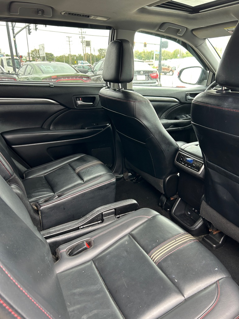 Photo 14 of this TOYOTA HIGHLANDER