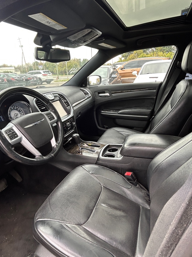 Photo 10 of this CHRYSLER 300C