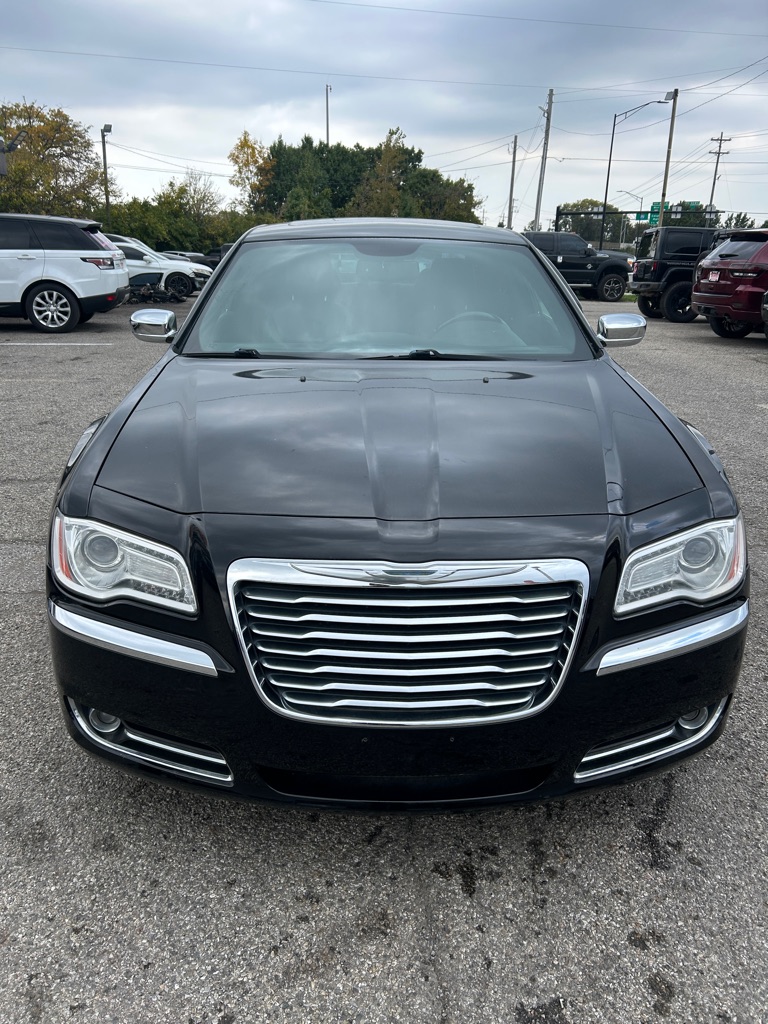 Photo 3 of this CHRYSLER 300C