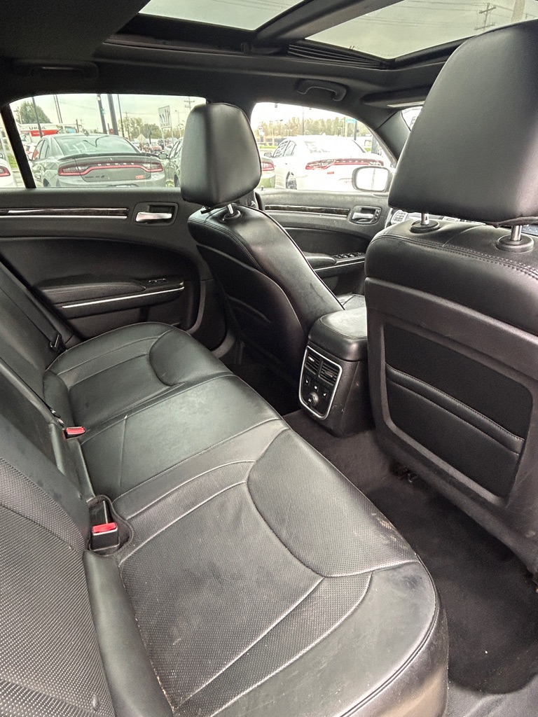 Photo 13 of this CHRYSLER 300C