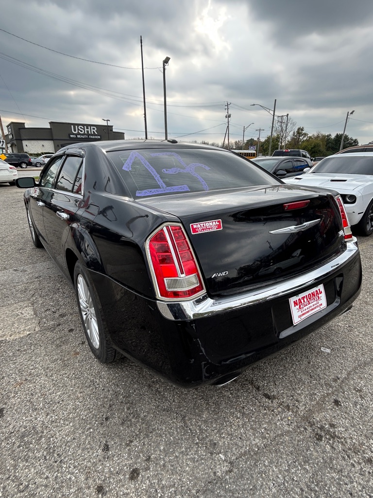 Photo 7 of this CHRYSLER 300C
