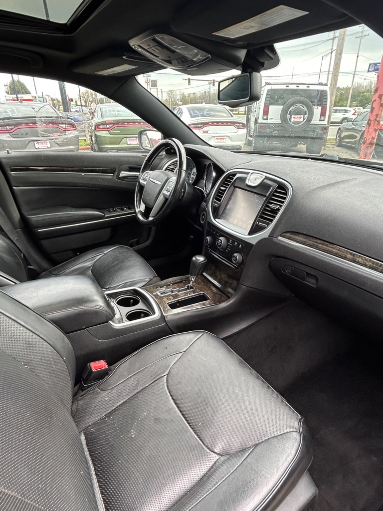 Photo 12 of this CHRYSLER 300C