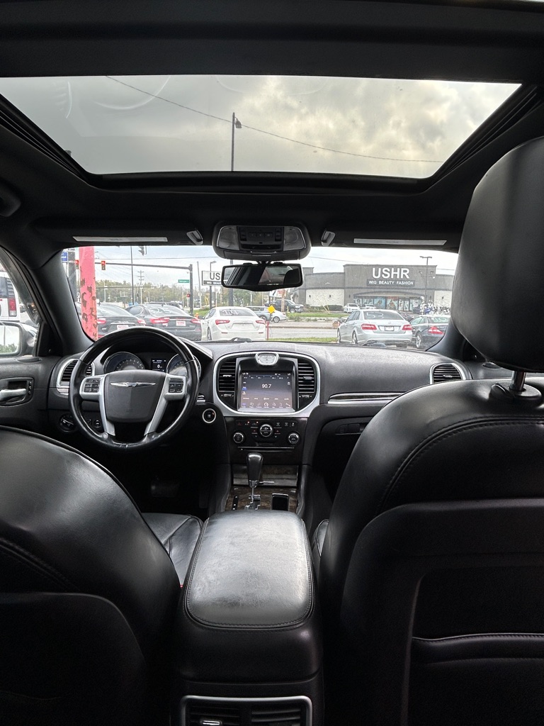 Photo 9 of this CHRYSLER 300C