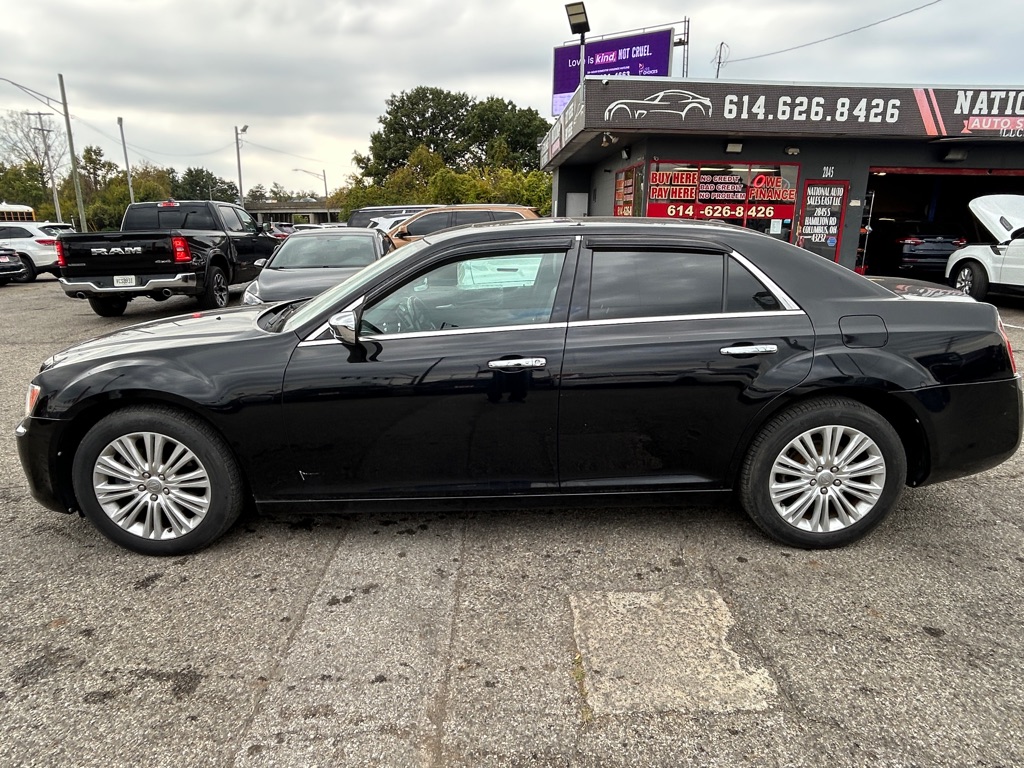 Photo 4 of this CHRYSLER 300C